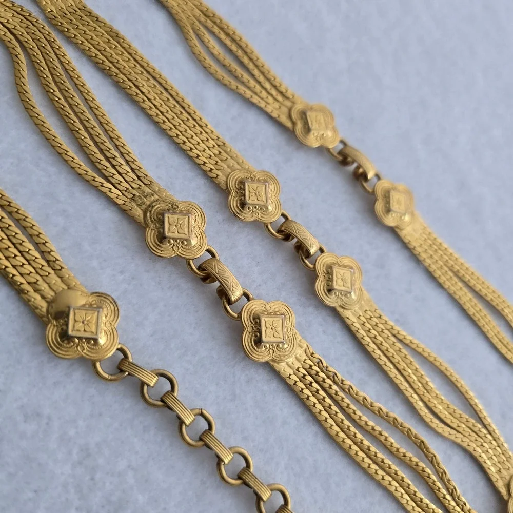 Vintage Gold Tone Multi Strand Herringbone Chain Belt Tassel Quatrefoil